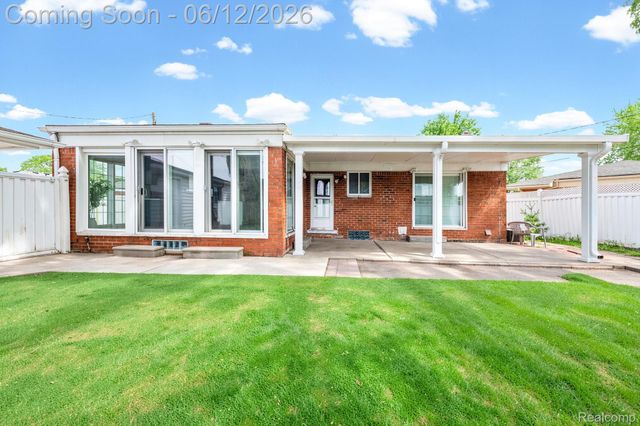 33190 Priehs Court, Sterling Heights, MI 48312
