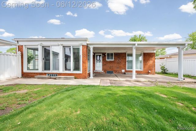 33190 Priehs Court, Sterling Heights, MI 48312