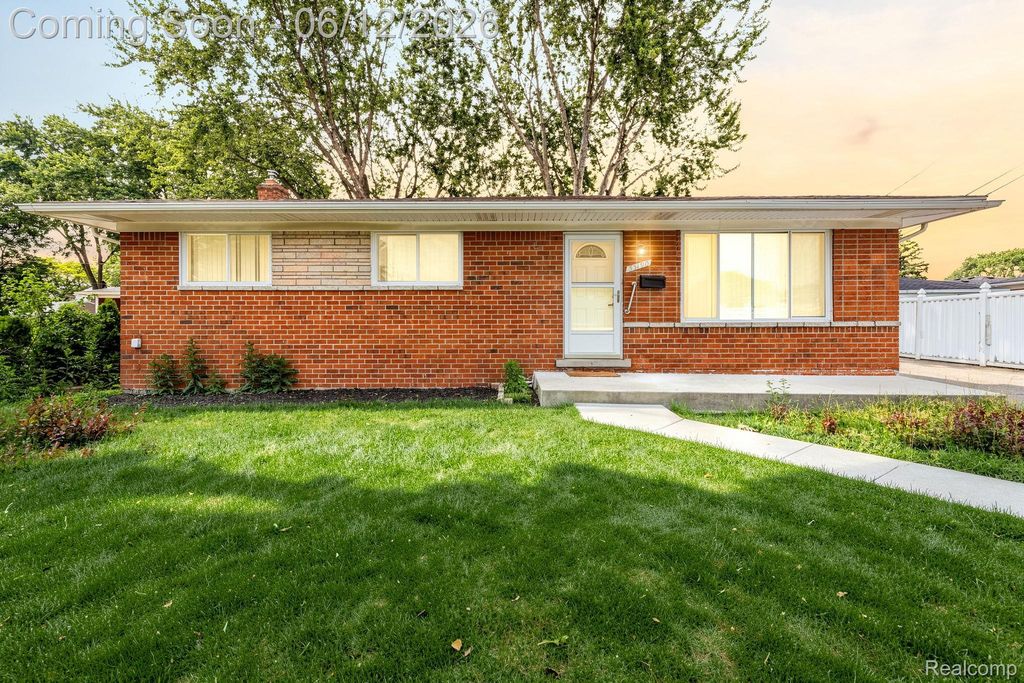 33190 Priehs Court, Sterling Heights, MI 48312