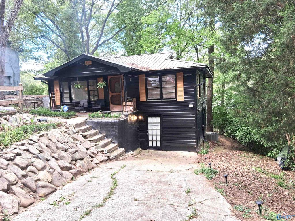 600 Palace Ave, Rainbow City, AL 35906