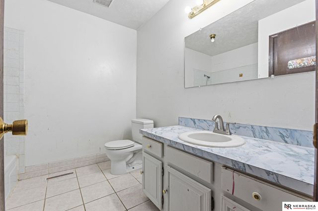 1125 Laport Drive, Papillion, NE 68046
