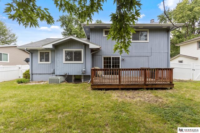 1125 Laport Drive, Papillion, NE 68046