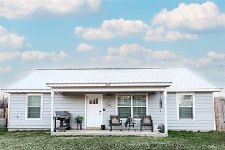 212 E Clay Street, Bowie, TX 76230