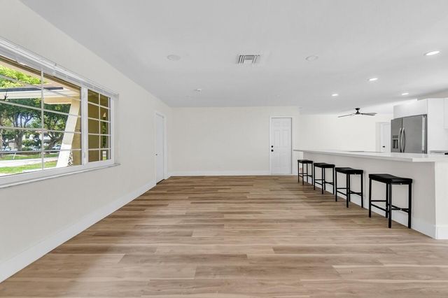 3905 E Woodscape Drive, Miramar, FL 33023