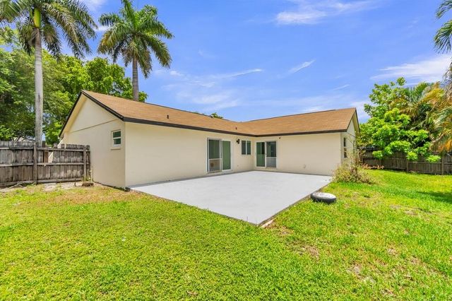 3905 E Woodscape Drive, Miramar, FL 33023