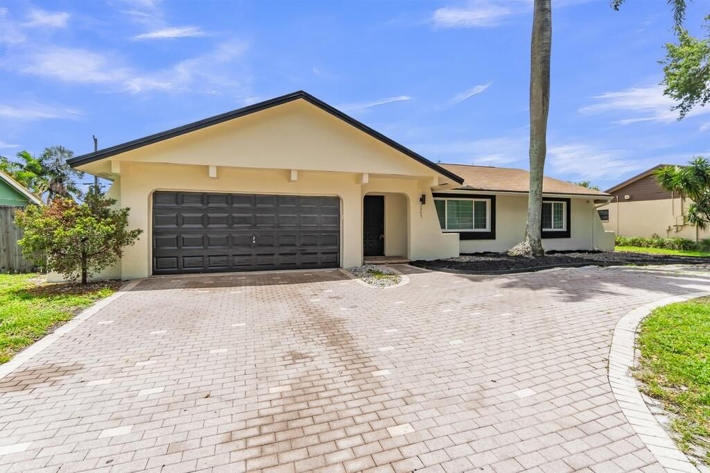 3905 E Woodscape Drive, Miramar, FL 33023