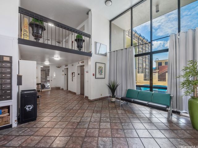 1561 Pensacola Street 1002, Honolulu, HI 96822