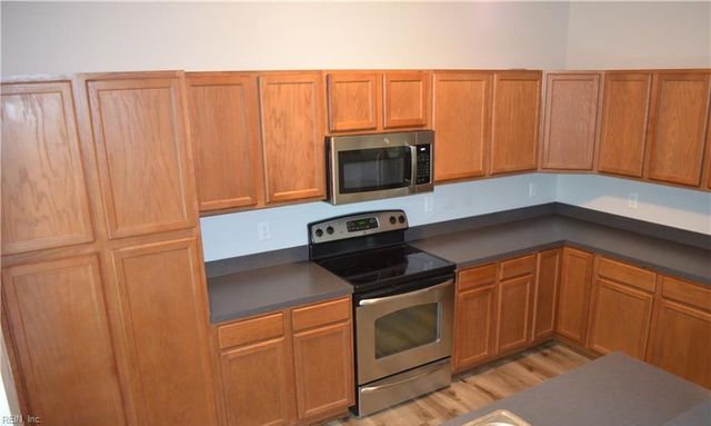 991 Hollymeade CIR, Newport News, VA 23602