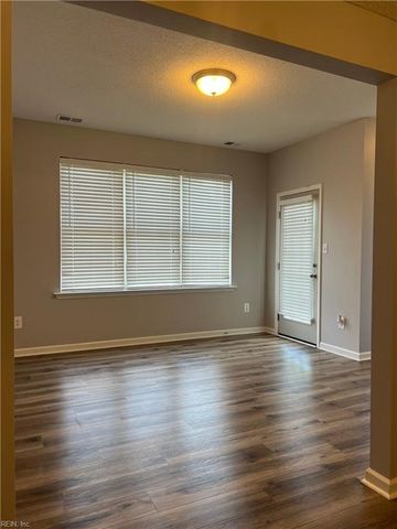 991 Hollymeade CIR, Newport News, VA 23602