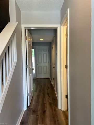 991 Hollymeade CIR, Newport News, VA 23602