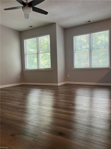 991 Hollymeade CIR, Newport News, VA 23602