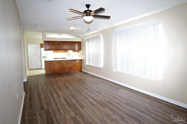 130 Wildflower Ln, Pensacola, FL 32514