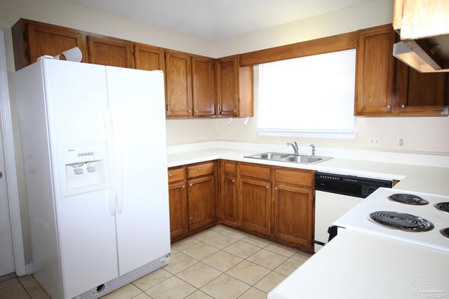 130 Wildflower Ln, Pensacola, FL 32514