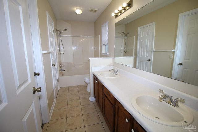 130 Wildflower Ln, Pensacola, FL 32514