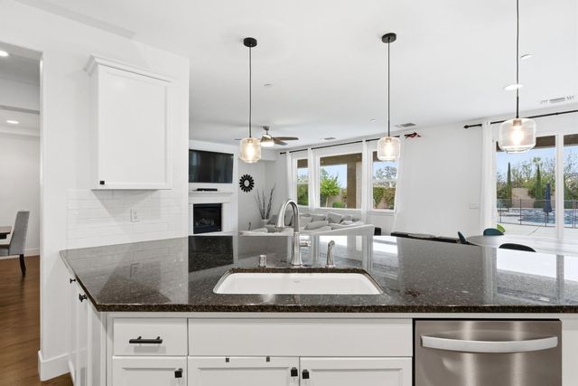 1323 N Traverse Avenue, Clovis, CA 93619