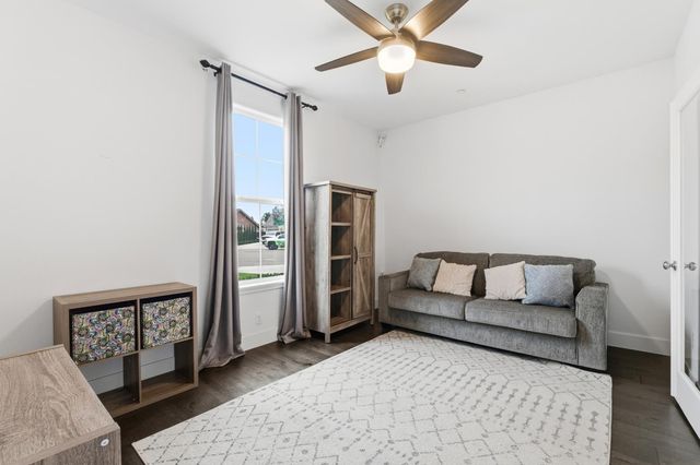 1323 N Traverse Avenue, Clovis, CA 93619