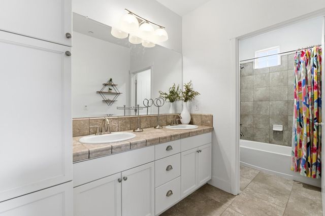 1323 N Traverse Avenue, Clovis, CA 93619