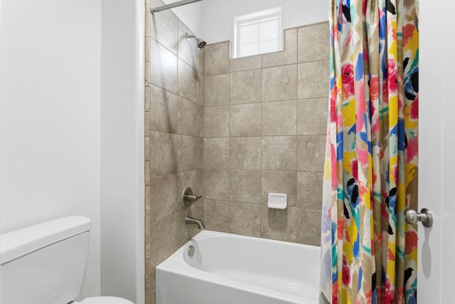 1323 N Traverse Avenue, Clovis, CA 93619