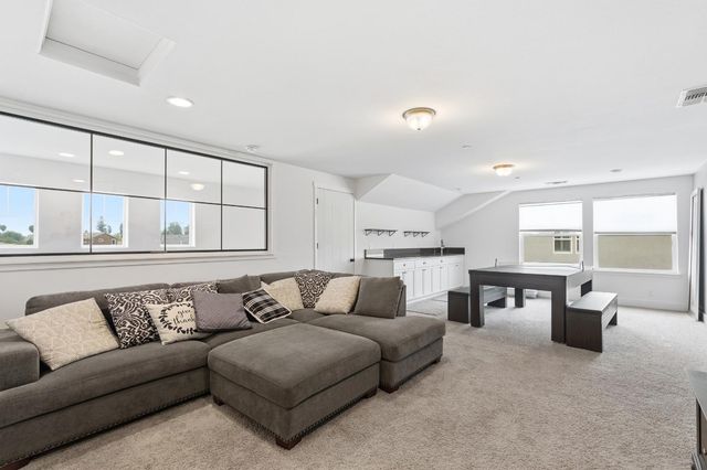 1323 N Traverse Avenue, Clovis, CA 93619