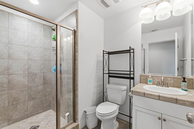 1323 N Traverse Avenue, Clovis, CA 93619