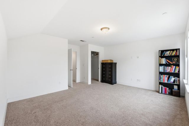 1323 N Traverse Avenue, Clovis, CA 93619