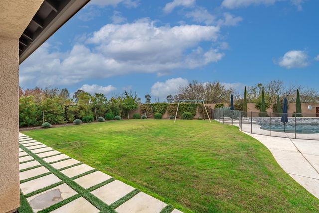 1323 N Traverse Avenue, Clovis, CA 93619