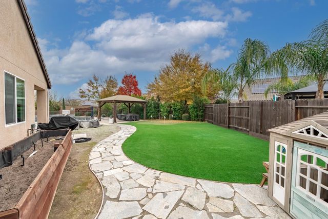 1323 N Traverse Avenue, Clovis, CA 93619