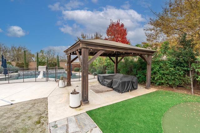 1323 N Traverse Avenue, Clovis, CA 93619