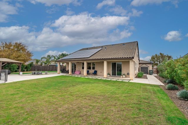 1323 N Traverse Avenue, Clovis, CA 93619