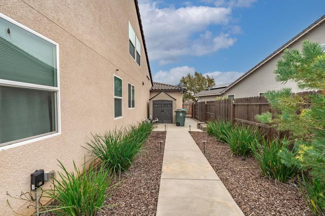 1323 N Traverse Avenue, Clovis, CA 93619