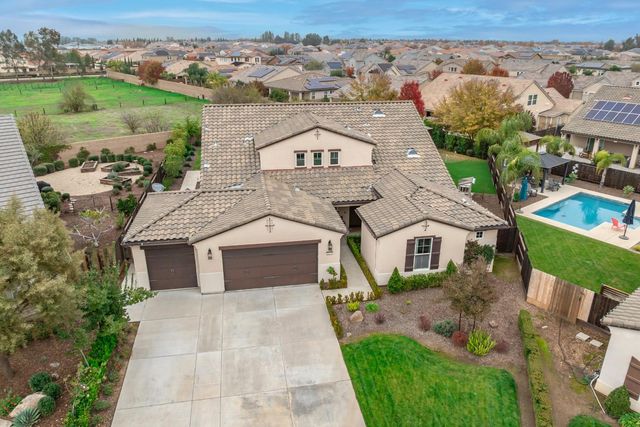 1323 N Traverse Avenue, Clovis, CA 93619