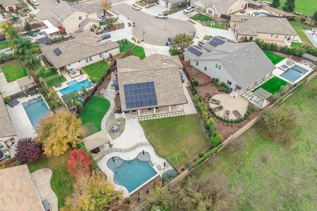 1323 N Traverse Avenue, Clovis, CA 93619