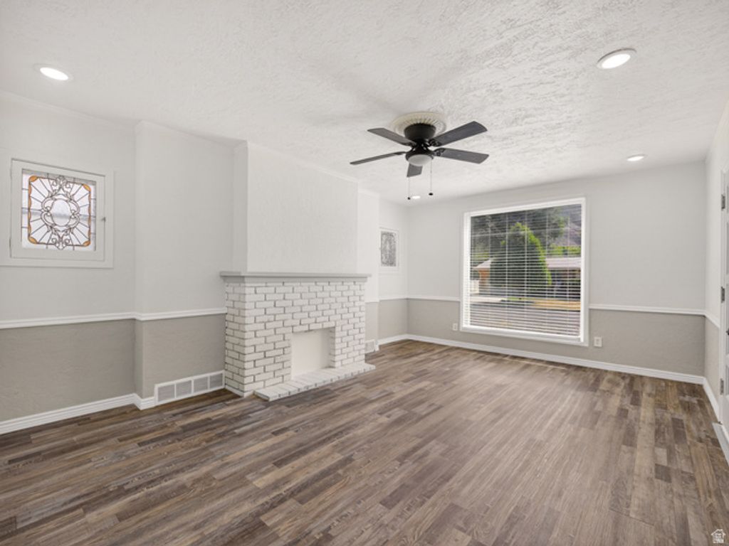 Image 5 of property listing at 74 S 300 E, Springville, UT 84663