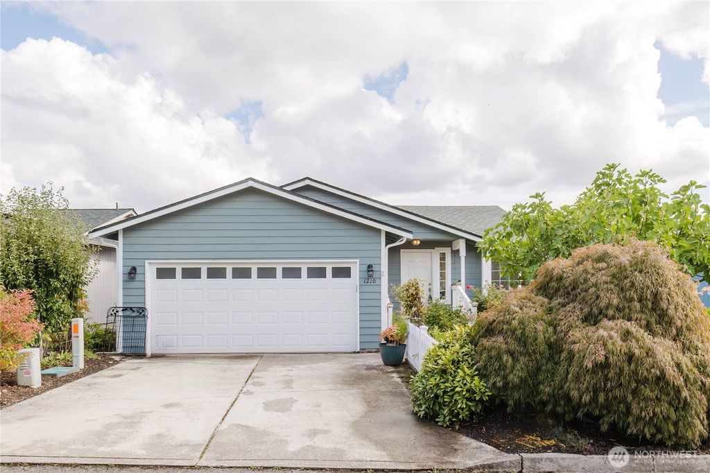 1210 Daniels Avenue, Bremerton, WA 98312
