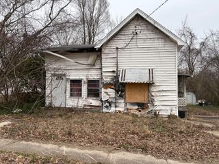 402 Henley Street, Ava, MO 65608