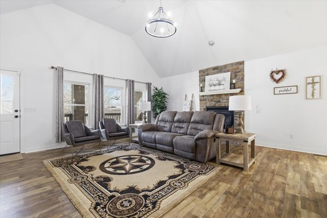 205 E Grace Street, Republic, MO 65738