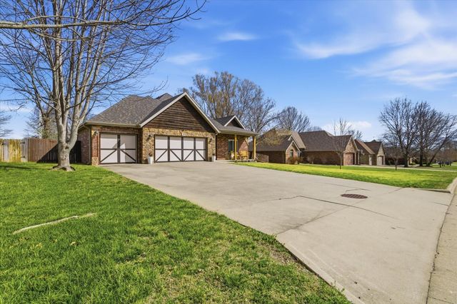 205 E Grace Street, Republic, MO 65738