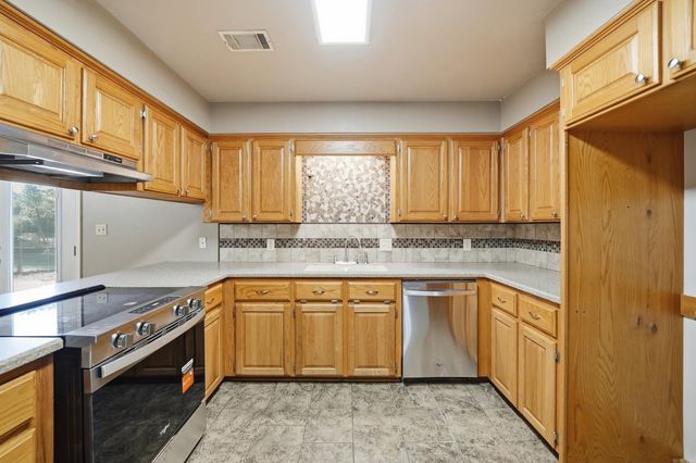 2 Tumblewood Dr, Conway, AR 72032