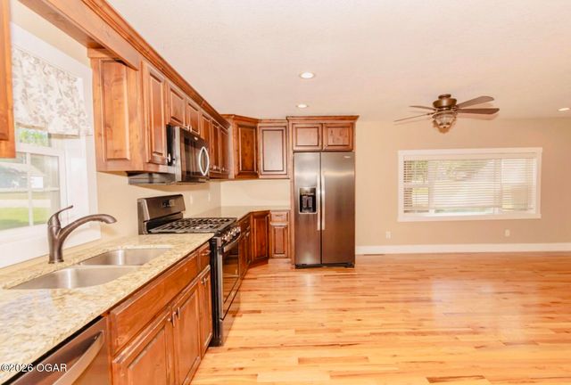 800 N Elm Street, Pierce City, MO 65723