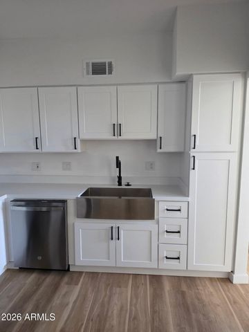 525 N MAY Street 9, Mesa, AZ 85201
