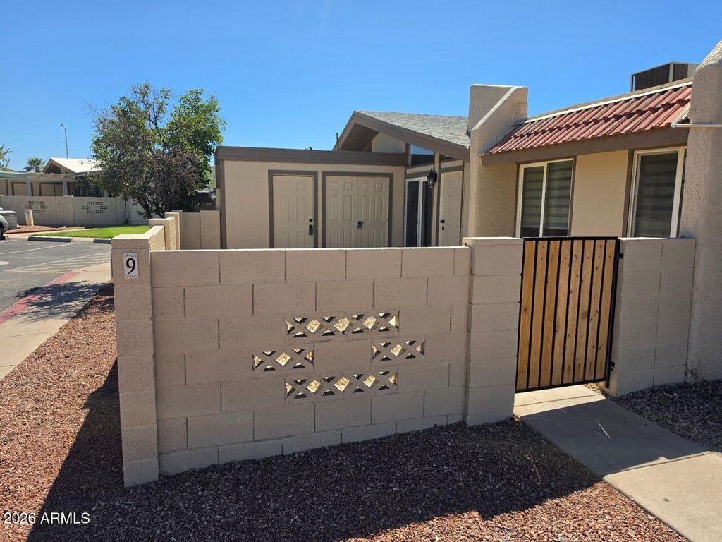 525 N MAY Street 9, Mesa, AZ 85201