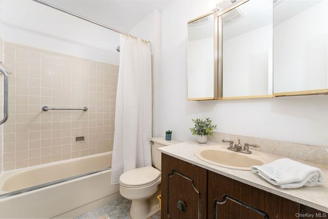 506 Drew Drive, Saint James, NY 11780