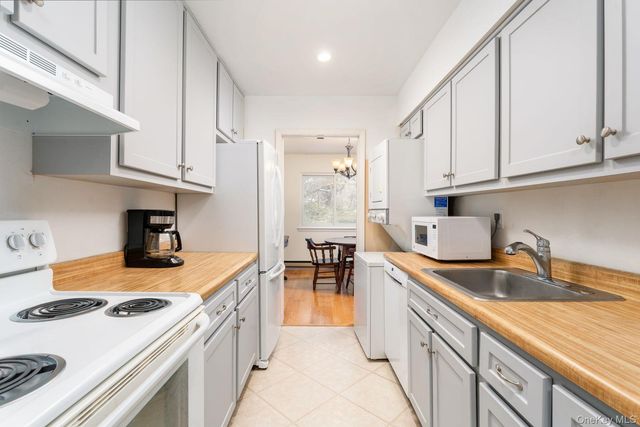 506 Drew Drive, Saint James, NY 11780