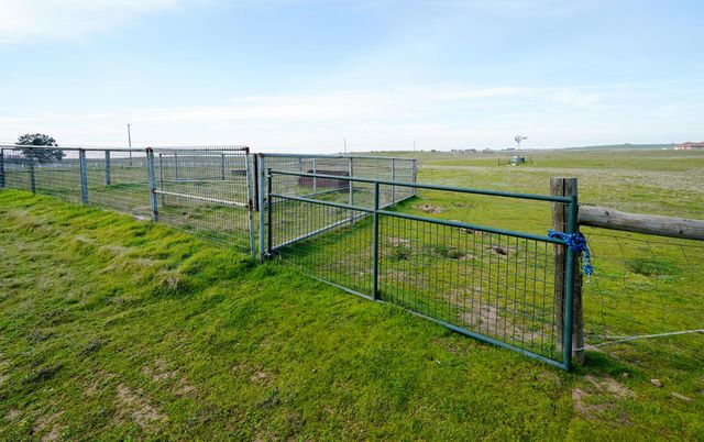 35099 Heiskell Drive, Raymond, CA 93653