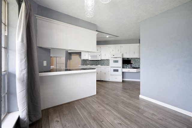 1305 Quail Hollow Drive, Norman, OK 73072