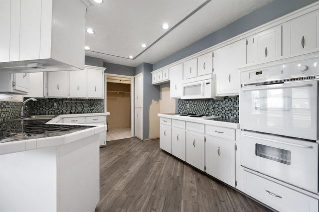 1305 Quail Hollow Drive, Norman, OK 73072
