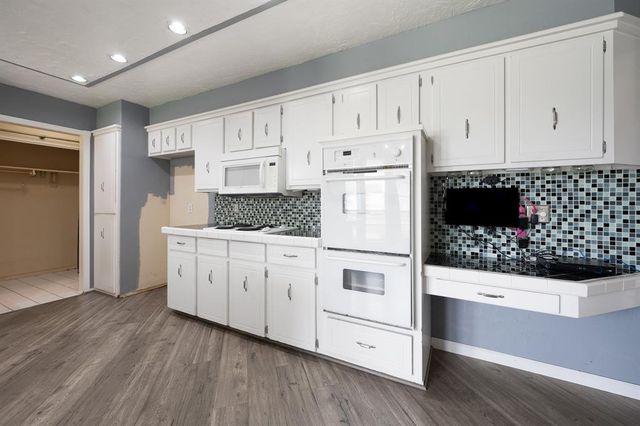 1305 Quail Hollow Drive, Norman, OK 73072