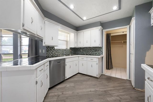 1305 Quail Hollow Drive, Norman, OK 73072