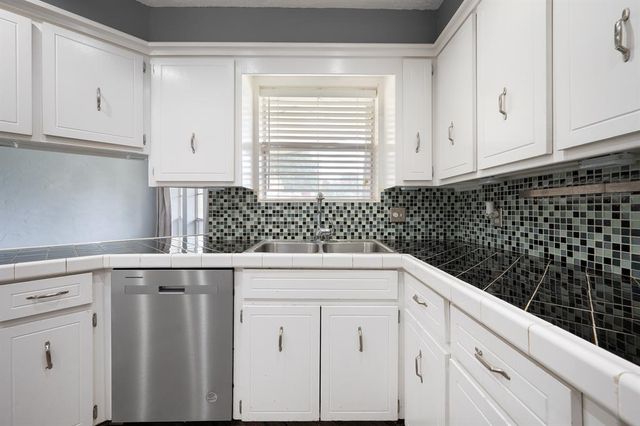 1305 Quail Hollow Drive, Norman, OK 73072