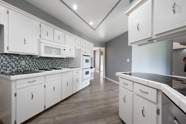 1305 Quail Hollow Drive, Norman, OK 73072